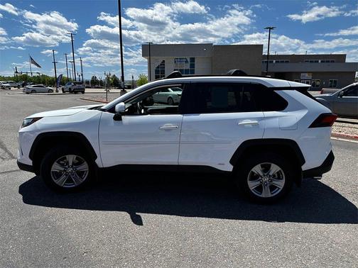2022 Toyota RAV4 Hybrid XLE