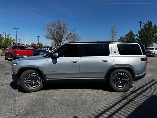 2025 Rivian R1S Adventure