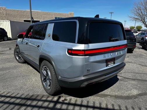2025 Rivian R1S Adventure