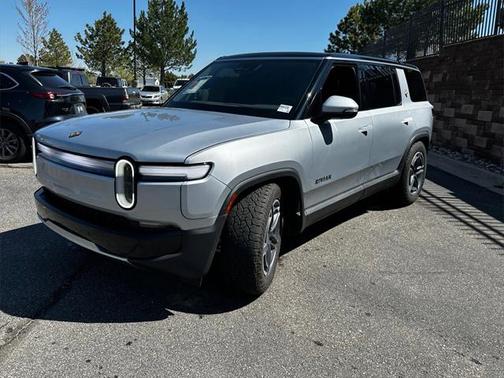 2025 Rivian R1S Adventure