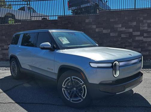 2025 Rivian R1S Adventure