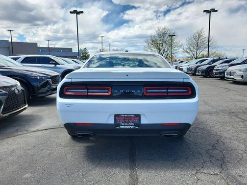 White 2018 Dodge Challenger SXT