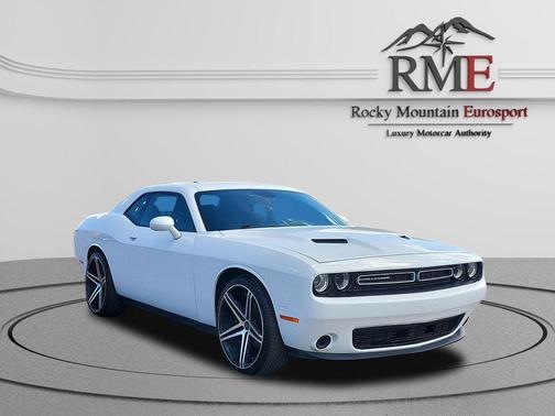 White 2018 Dodge Challenger SXT