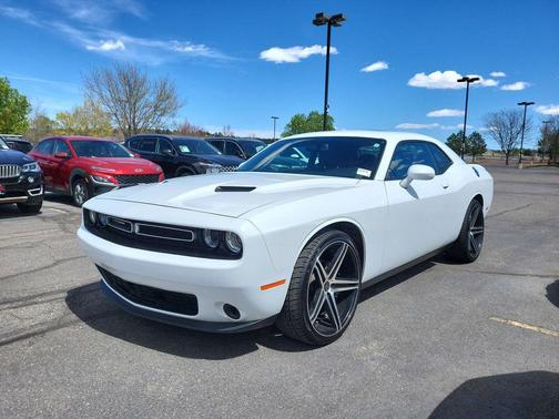 White 2018 Dodge Challenger SXT