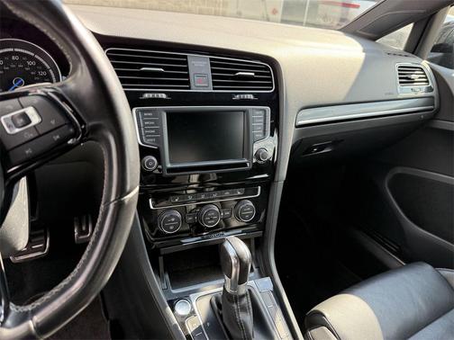 2016 Volkswagen Golf R 2.0T DSG