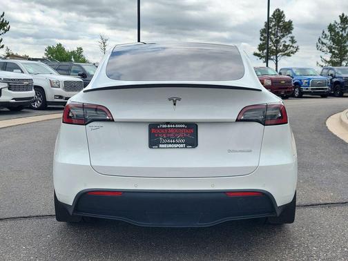 White 2022 Tesla Model Y Performance Dual Motor All-Wheel Drive