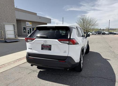 2022 Toyota RAV4 LE
