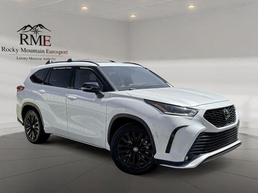 Beige 2023 Toyota Highlander XSE