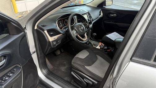 2016 Jeep Cherokee Sport