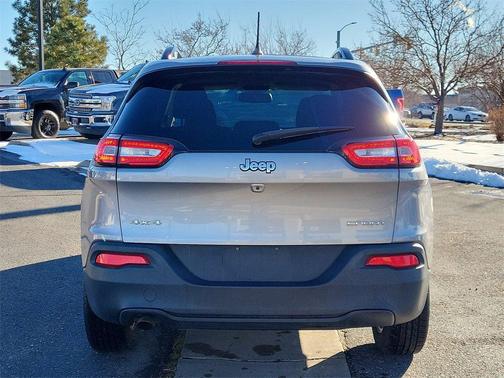 2016 Jeep Cherokee Sport