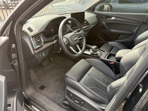 2022 Audi Q5 45 S line Premium Plus