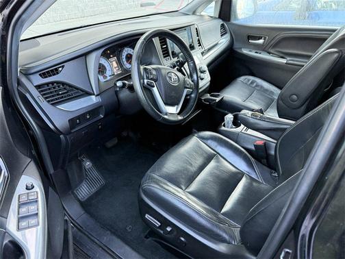 2016 Toyota Sienna SE