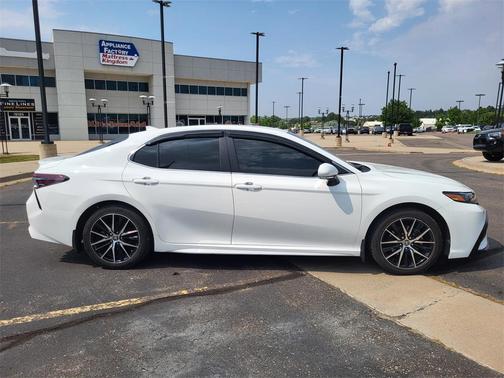 2022 Toyota Camry SE