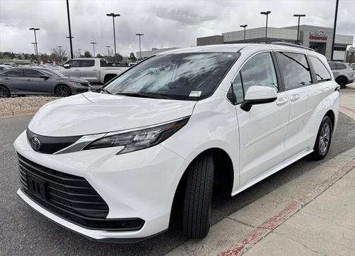 2024 Toyota Sienna LE