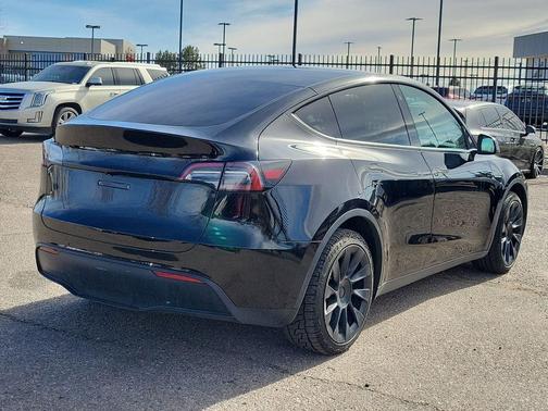 2022 Tesla Model Y Long Range Dual Motor All-Wheel Drive