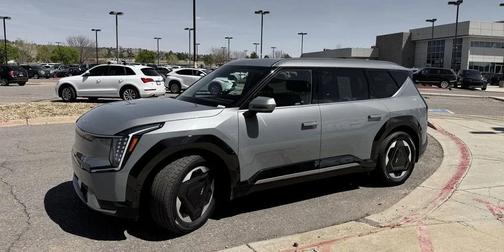 Green 2024 Kia EV9 Land