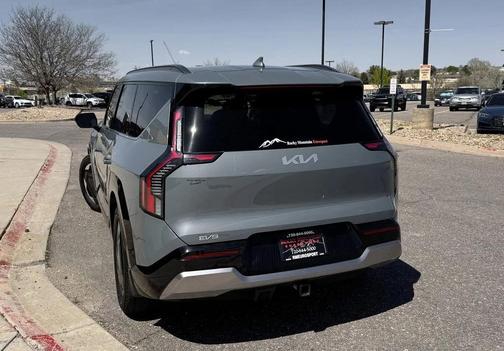Green 2024 Kia EV9 Land