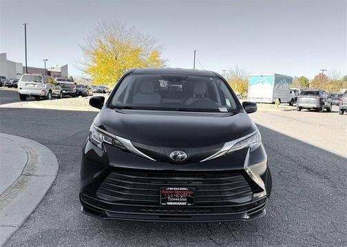 2021 Toyota Sienna LE