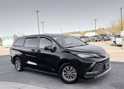 2021 Toyota Sienna LE