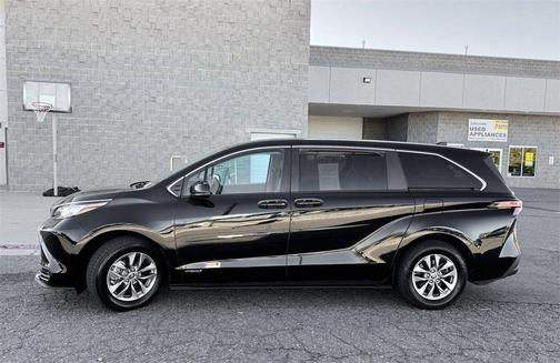 2021 Toyota Sienna LE