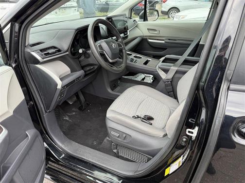 2021 Toyota Sienna LE