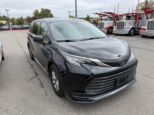 2021 Toyota Sienna LE