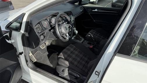 2017 Volkswagen Golf GTI 