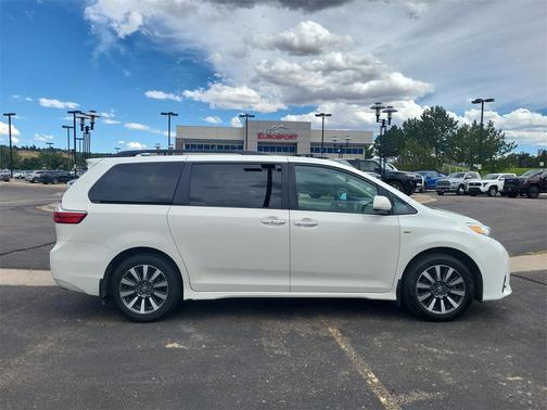 2019 Toyota Sienna XLE