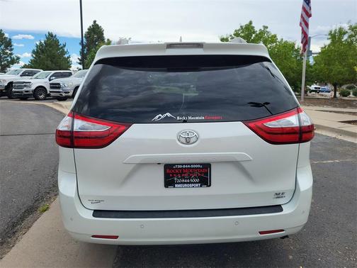 2019 Toyota Sienna XLE