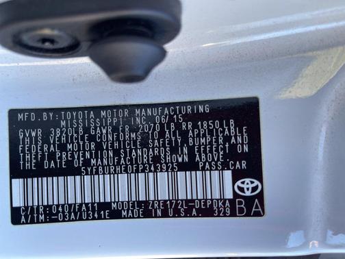 White 2015 Toyota Corolla L