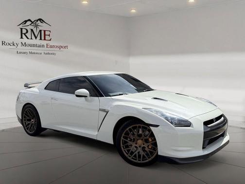 White 2009 Nissan GT-R Premium