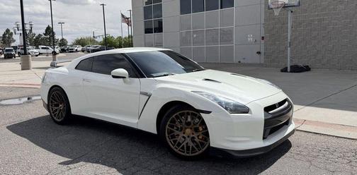White 2009 Nissan GT-R Premium