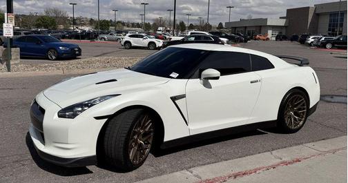 White 2009 Nissan GT-R Premium