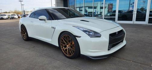 White 2009 Nissan GT-R Premium