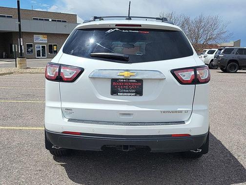 White 2016 Chevrolet Traverse 1LT