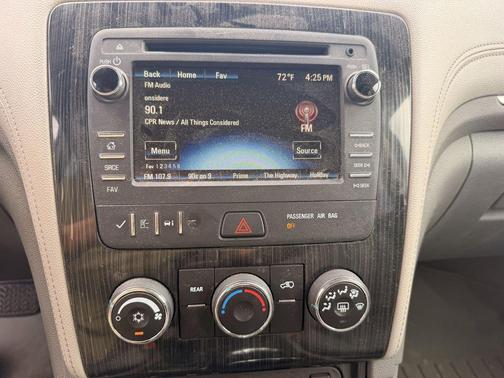 White 2016 Chevrolet Traverse 1LT