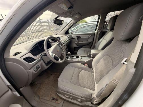 White 2016 Chevrolet Traverse 1LT