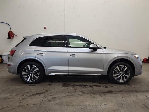 2022 Audi Q5 45 S line Premium Plus