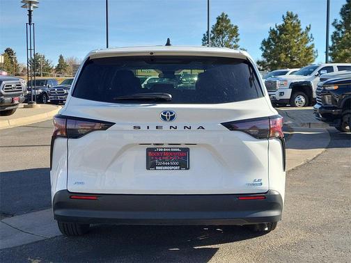 2023 Toyota Sienna LE