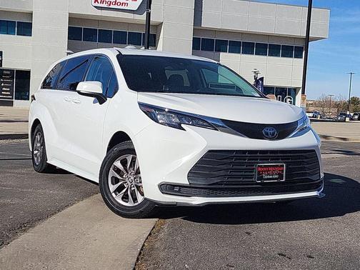 2023 Toyota Sienna LE