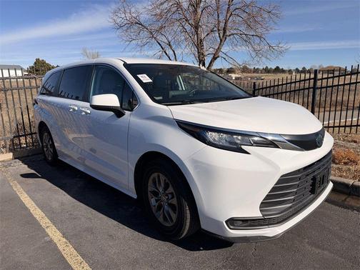 2023 Toyota Sienna LE