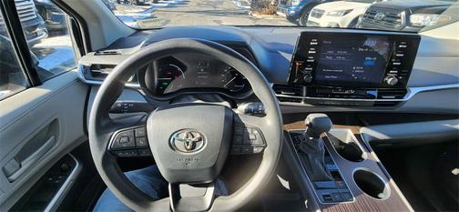2023 Toyota Sienna LE