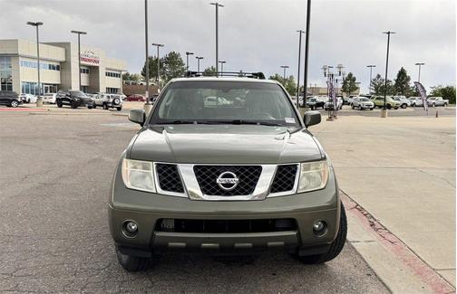 2005 Nissan Pathfinder LE