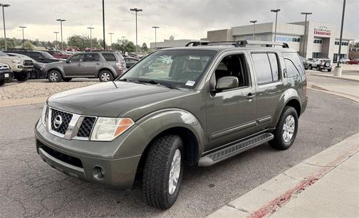 2005 Nissan Pathfinder LE