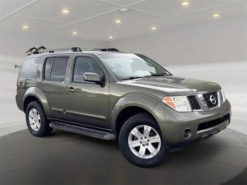 2005 Nissan Pathfinder LE