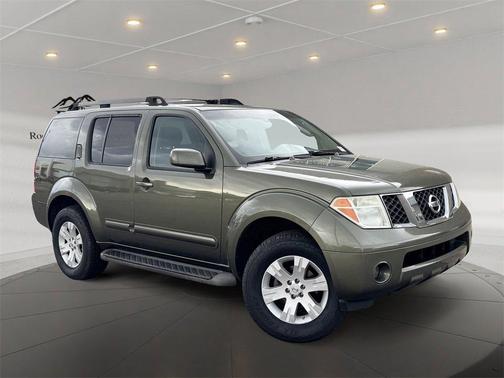 2005 Nissan Pathfinder LE
