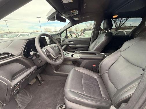 2025 Toyota Sienna Platinum