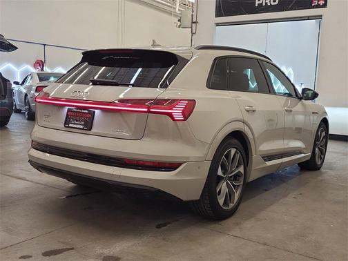 2021 Audi e-tron Premium Plus