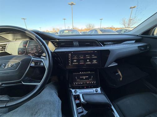 2021 Audi e-tron Premium Plus