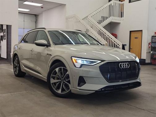 2021 Audi e-tron Premium Plus